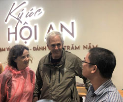 Cảm xúc du khách một tối mùa thu