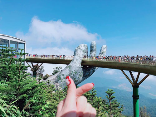 chụ h&igrave;nh đẹp ở cầu v&agrave;ng