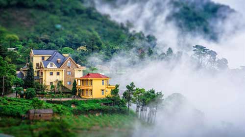 Đi tam đảo thị trấn trong m&agrave;n sương