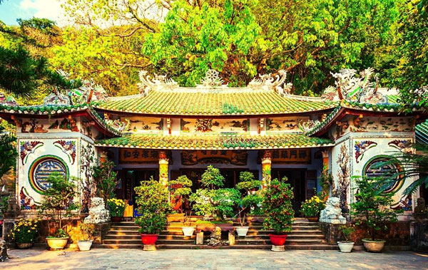 Hình ảnh điện thờ chính chùa Linh Ứng - NGũ Hành Sơn
