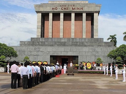 địa diểm 1 ng&agrave;y ở h&agrave; nội lăng b&aacute;c
