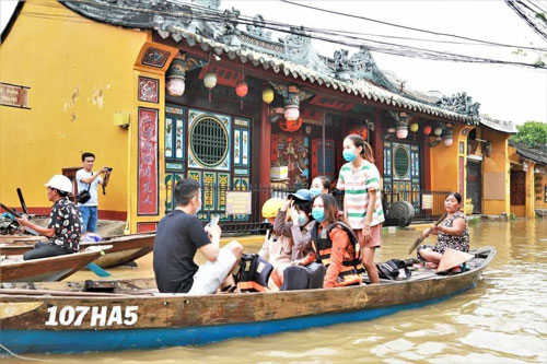 đi thuyền trên phố cổ hội an đi thuyền trên phố cổ hội an