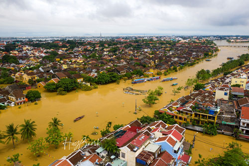 cầu an hội chìm trong dòng nước sông hoài cầu an hội chìm trong dòng nước sông hoài