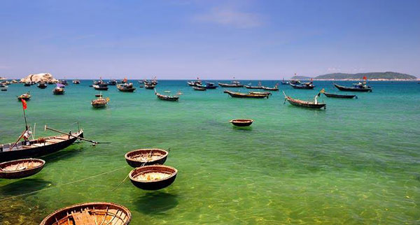 Bãi Ông - Cù Lao Chàm có bãi biển đẹp, làn nước trong nhìn tháu tận đáy biển